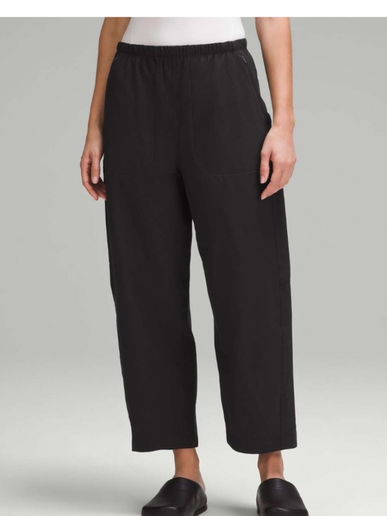 lululemon athletica Pants - Lululemon Lightweight Mid-Rise Barrel-Leg Cropped Pant Black | Size 4